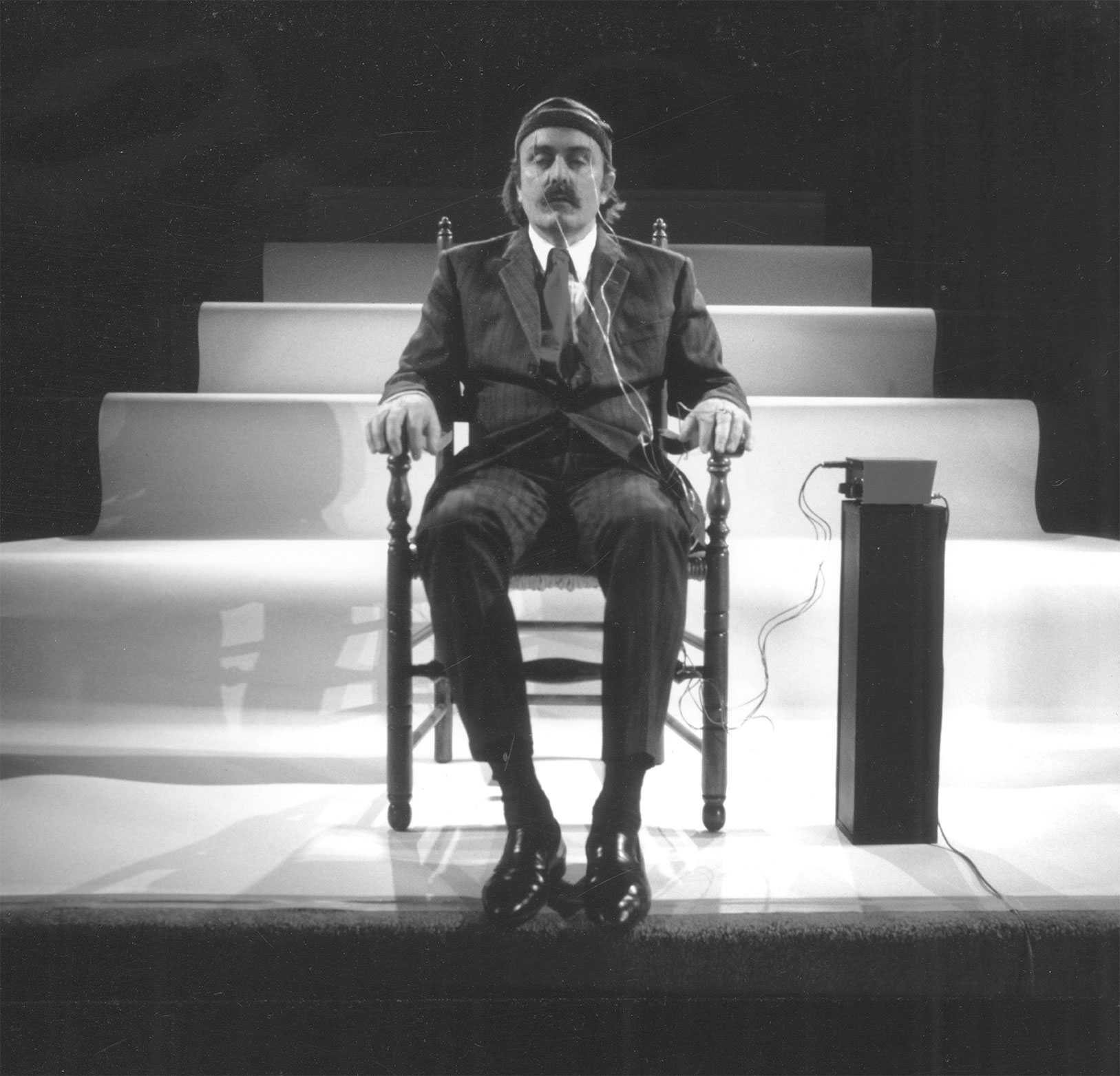 Alvin Lucier – Music On A Long Thin Wire – CD (Album